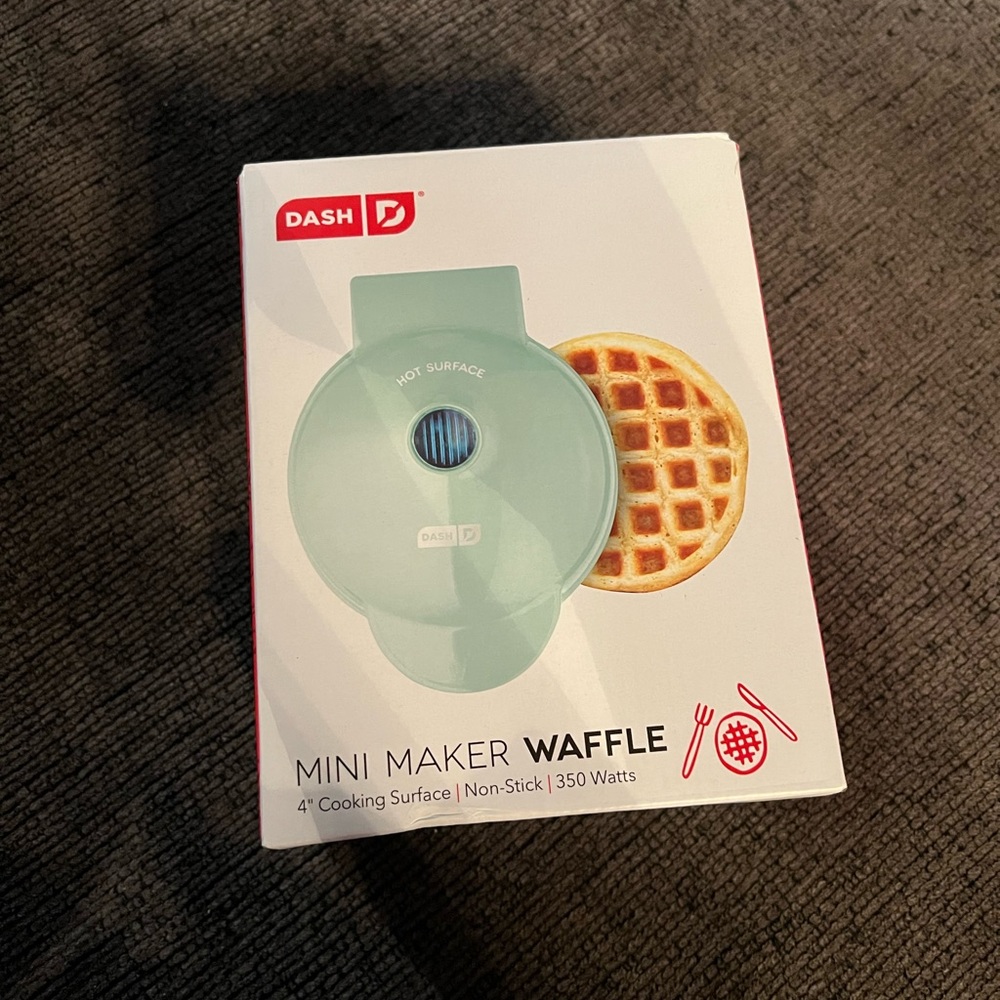 BRAND NEW MINI WAFFLE MAKER